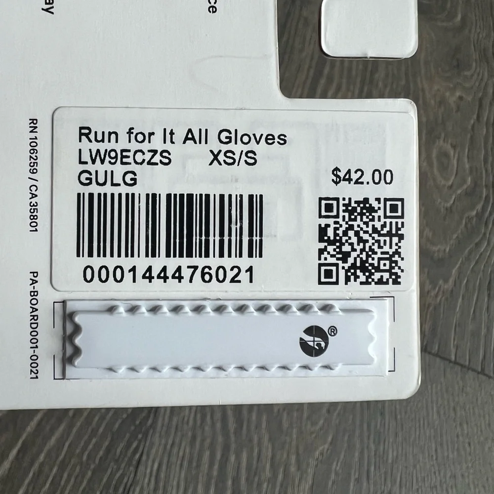 Lululemon Run for It All Gloves in Gull Grey